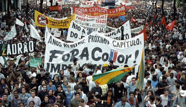 Passeata a favor do impeachment do presidente Fernando Collor de Mello - 1992 (Foto: Colégio Qi/Reprodução)