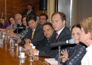 Fernando Haddad, Ministro da Educação no Enem 2009, em reunião para decidir nova data do Exame (Foto: Renato Araújo/ABr)