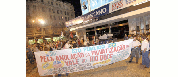Manifestação contra privatização da Vale do Rio Doce - 1997 (Foto: Colégio Qi/Reprodução)