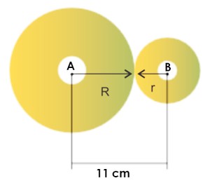 MARTEMÁTICA Considere o tabuleiro 5 ⨯ 5, representado na figura abaixo (  olhar imagem ) . Duas peças 