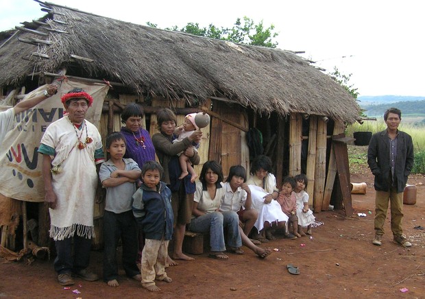 índios Pay Tavera, parte da tribo Panambi'y, no Paraguai (Foto: Wikimedia Commons)