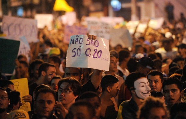 Manifestações dos últimos meses podem aparecer no Enem; movimentos se relacionam com Revolta do Vintém, Passeata dos 100 mil, Primavera Árabe e Caras-pintadas (Foto: Marcelo Camargo/ABr)
