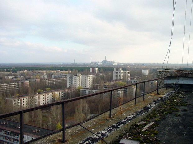 Usina de Chernobyl vista de Prypiat (Foto: Wikimedia Commons)