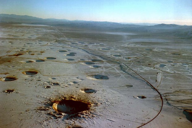 Crateras em Yucca Flat (Foto: Wikimedia Commons)