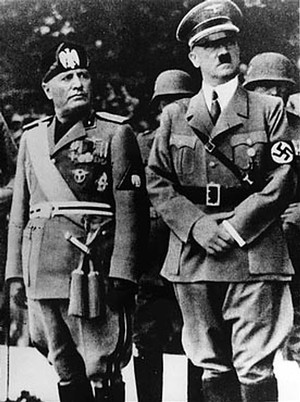Mussolini (esquerda) e Hitler (Foto: Wikimedia Commons)