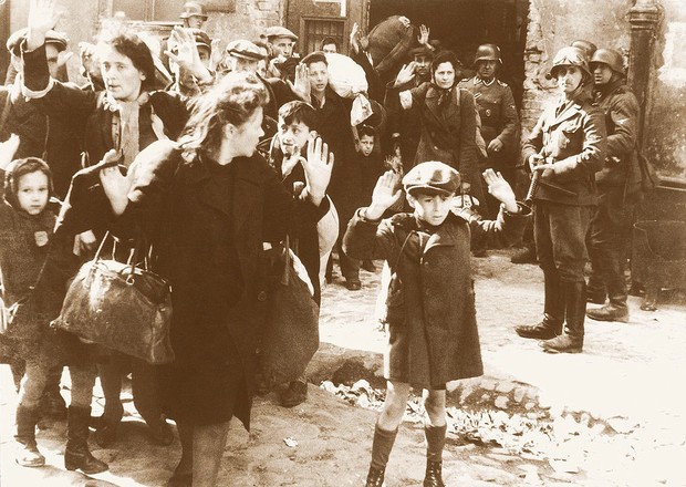 Judeus presos por nazistas (Foto: Reprodução)