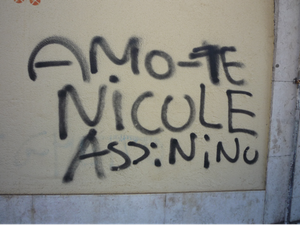 Grafite em rua de Lisboa (Foto: Arquivo pessoal/Carmen Pimentel)