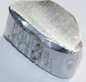 Alumínio é um metal comum em objetos do nosso cotidiano (Foto: Wikipedia)