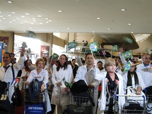 Médicos do programa Mais Médicos chegam ao Brasil (Foto: Luiza Andrade / G1)
